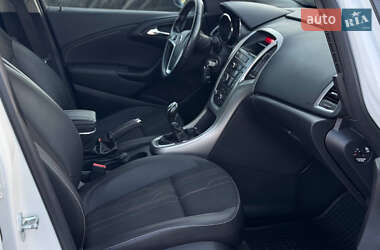 Универсал Opel Astra 2012 в 