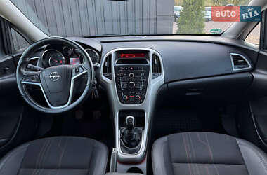 Универсал Opel Astra 2012 в 