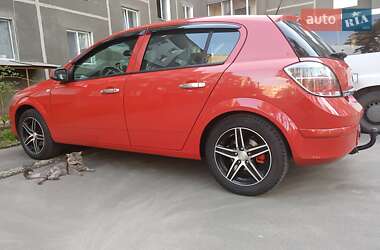 Хэтчбек Opel Astra 2013 в 