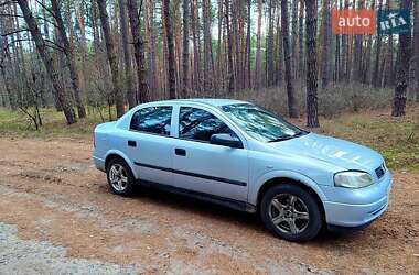 Седан Opel Astra 2004 в Охтирці