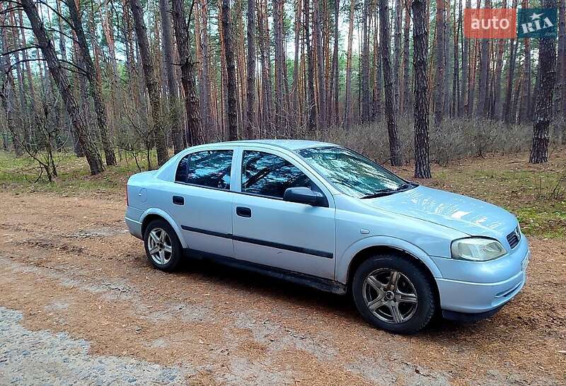 Седан Opel Astra 2004 в 