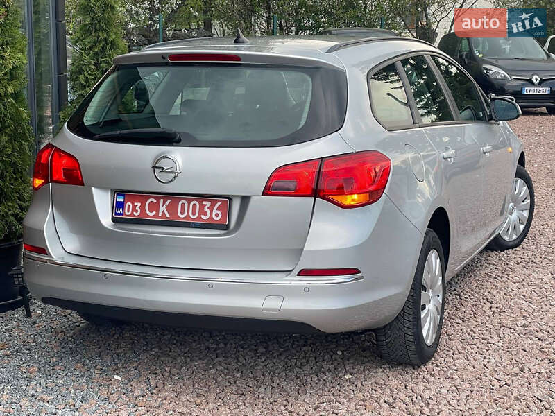 Универсал Opel Astra 2014 в Дрогобыче