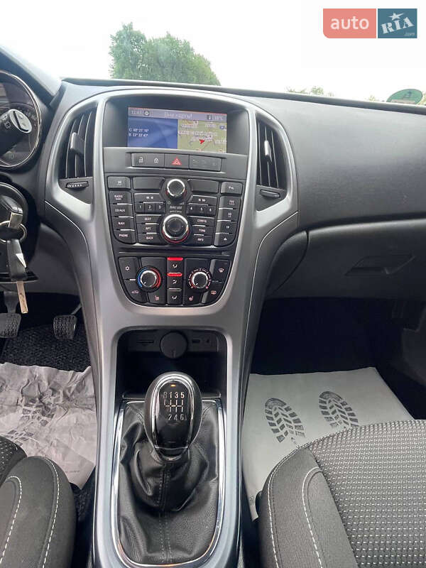 Универсал Opel Astra 2014 в Дрогобыче