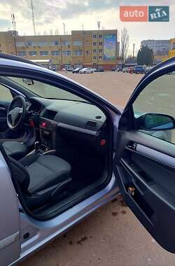 Универсал Opel Astra 2006 в 