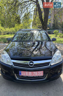 Универсал Opel Astra 2008 в Хороле