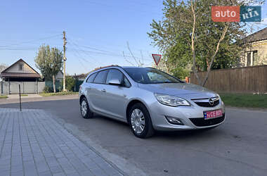 Универсал Opel Astra 2012 в 