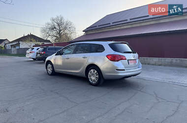 Универсал Opel Astra 2012 в 