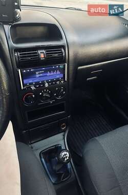 Седан Opel Astra 2006 в 