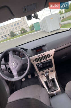 Хэтчбек Opel Astra 2007 в 