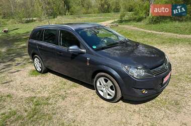 Универсал Opel Astra 2010 в Полтаве