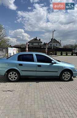 Седан Opel Astra 2004 в 