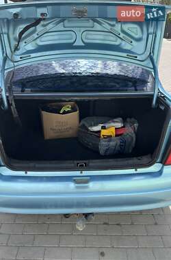 Седан Opel Astra 2004 в 