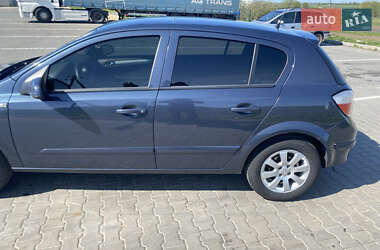 Хэтчбек Opel Astra 2006 в 