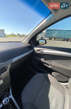 Хэтчбек Opel Astra 2006 в 