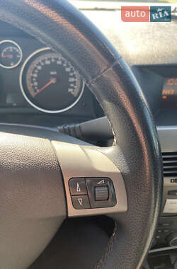 Хэтчбек Opel Astra 2006 в 