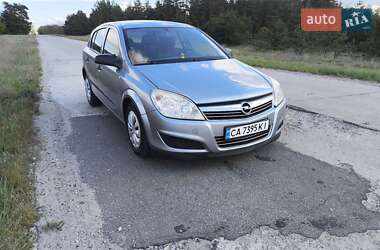 Хэтчбек Opel Astra 2008 в 