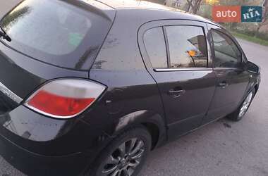 Хэтчбек Opel Astra 2006 в Пирятине