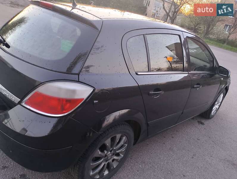 Хэтчбек Opel Astra 2006 в Пирятине