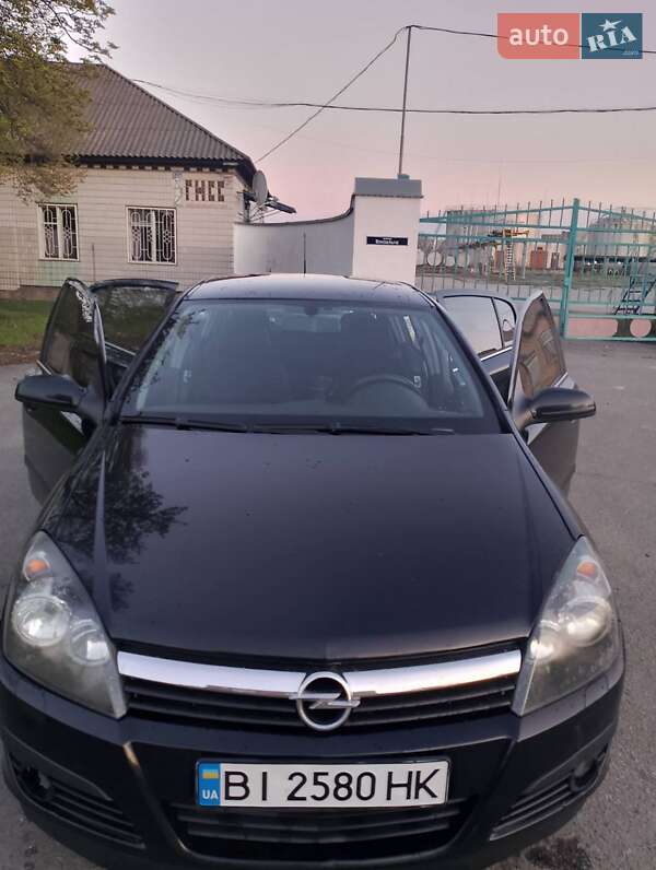 Хэтчбек Opel Astra 2006 в Пирятине