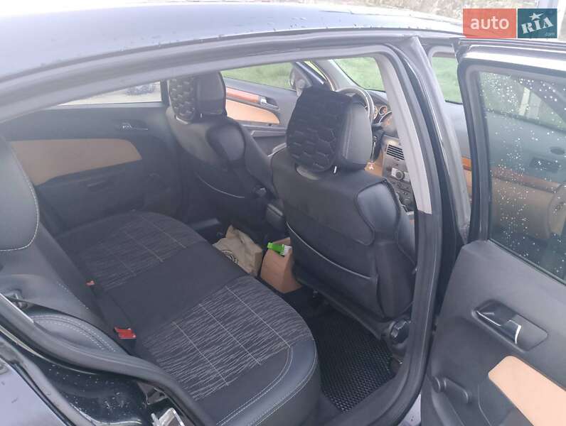 Хэтчбек Opel Astra 2006 в Пирятине