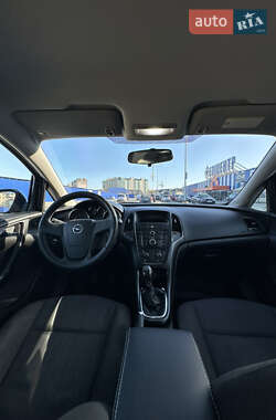 Хэтчбек Opel Astra 2010 в 