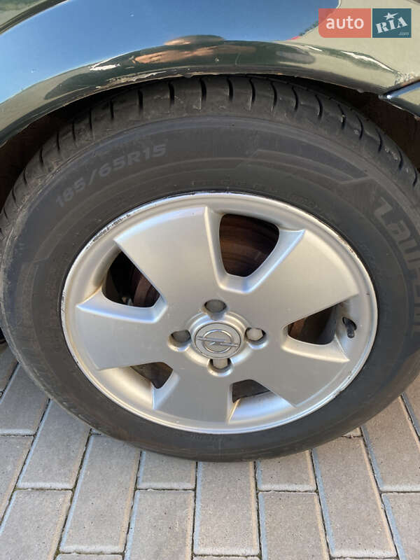 Седан Opel Astra 2001 в Буске