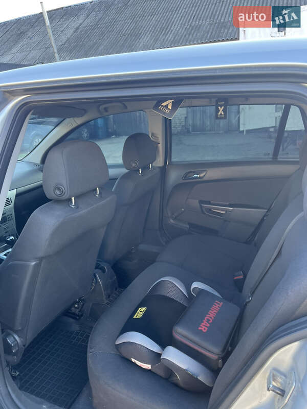 Универсал Opel Astra 2010 в Киеве