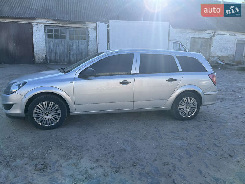 Универсал Opel Astra 2010 в Киеве