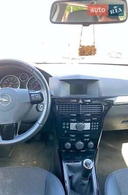 Универсал Opel Astra 2010 в 