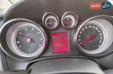 Универсал Opel Astra 2013 в 