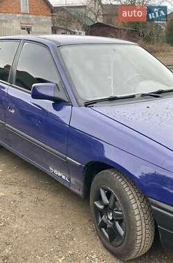 Седан Opel Astra 1995 в 