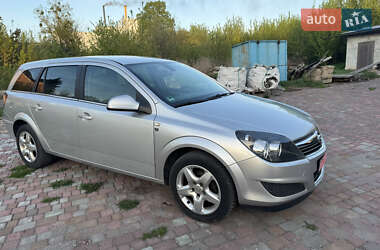 Универсал Opel Astra 2010 в 