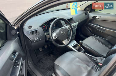 Хетчбек Opel Astra 2011 в 