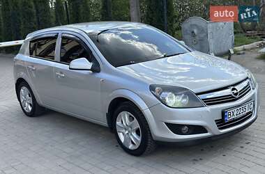 Хэтчбек Opel Astra 2010 в 