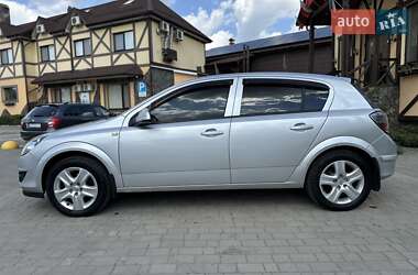 Хэтчбек Opel Astra 2010 в 