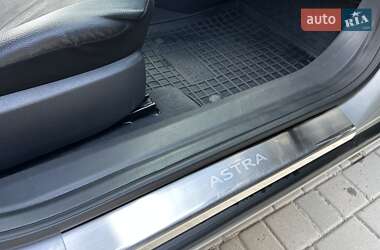 Хэтчбек Opel Astra 2010 в 