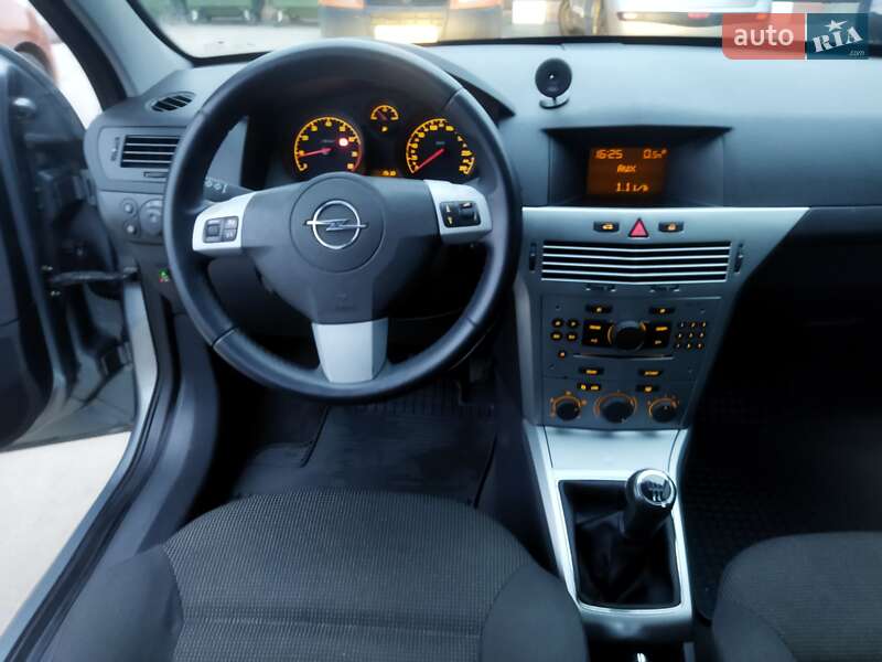 Седан Opel Astra 2011 в Бердичеве