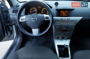 Седан Opel Astra 2011 в 