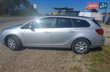 Універсал Opel Astra 2012 в Чернівцях