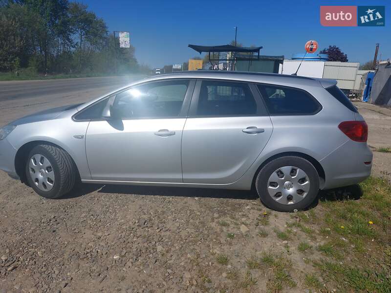 Універсал Opel Astra 2012 в 
