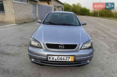 Хэтчбек Opel Astra 2004 в 