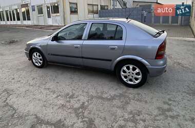 Хэтчбек Opel Astra 2004 в 