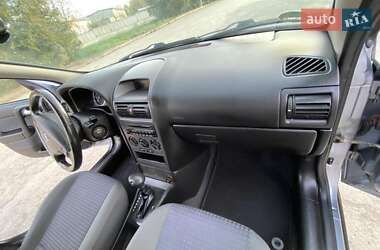 Хэтчбек Opel Astra 2004 в 