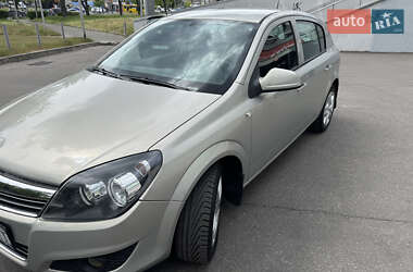 Хэтчбек Opel Astra 2011 в Киеве