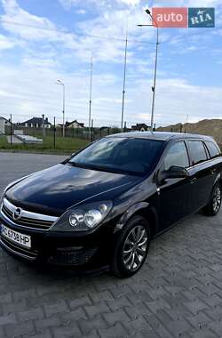 Універсал Opel Astra 2010 в Луцьку