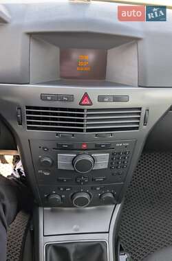Універсал Opel Astra 2004 в 