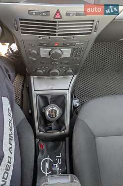Універсал Opel Astra 2004 в 