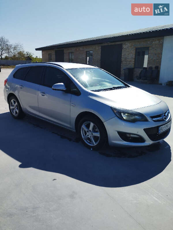 Универсал Opel Astra 2013 в Почаеве