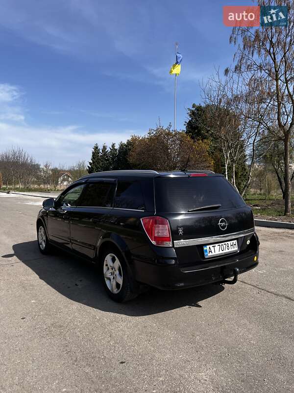 Універсал Opel Astra 2010 в Калуші