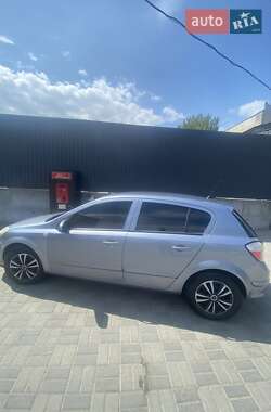 Хэтчбек Opel Astra 2006 в 